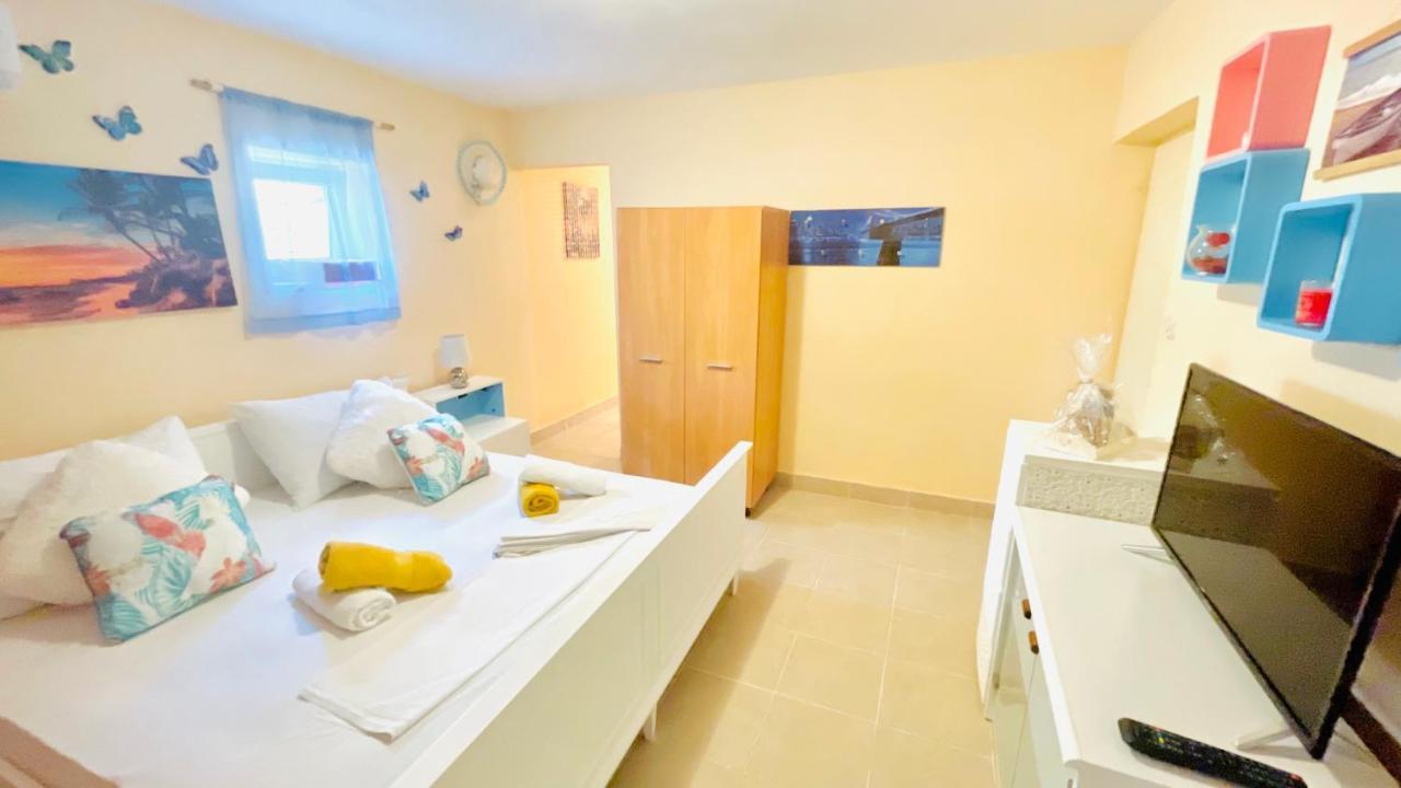 Colorful And Happy Apartment Sukosan - With Parking מראה חיצוני תמונה