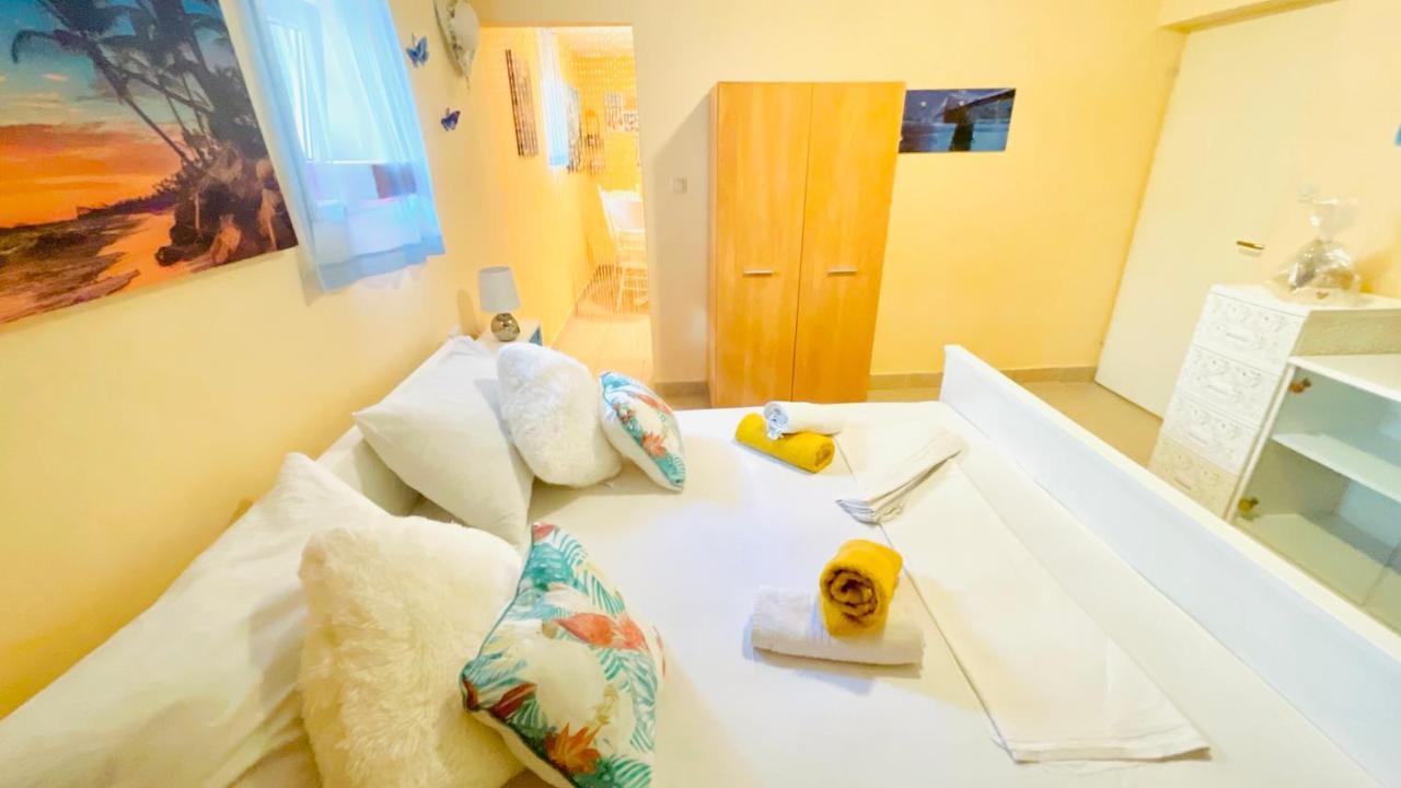 Colorful And Happy Apartment Sukosan - With Parking מראה חיצוני תמונה