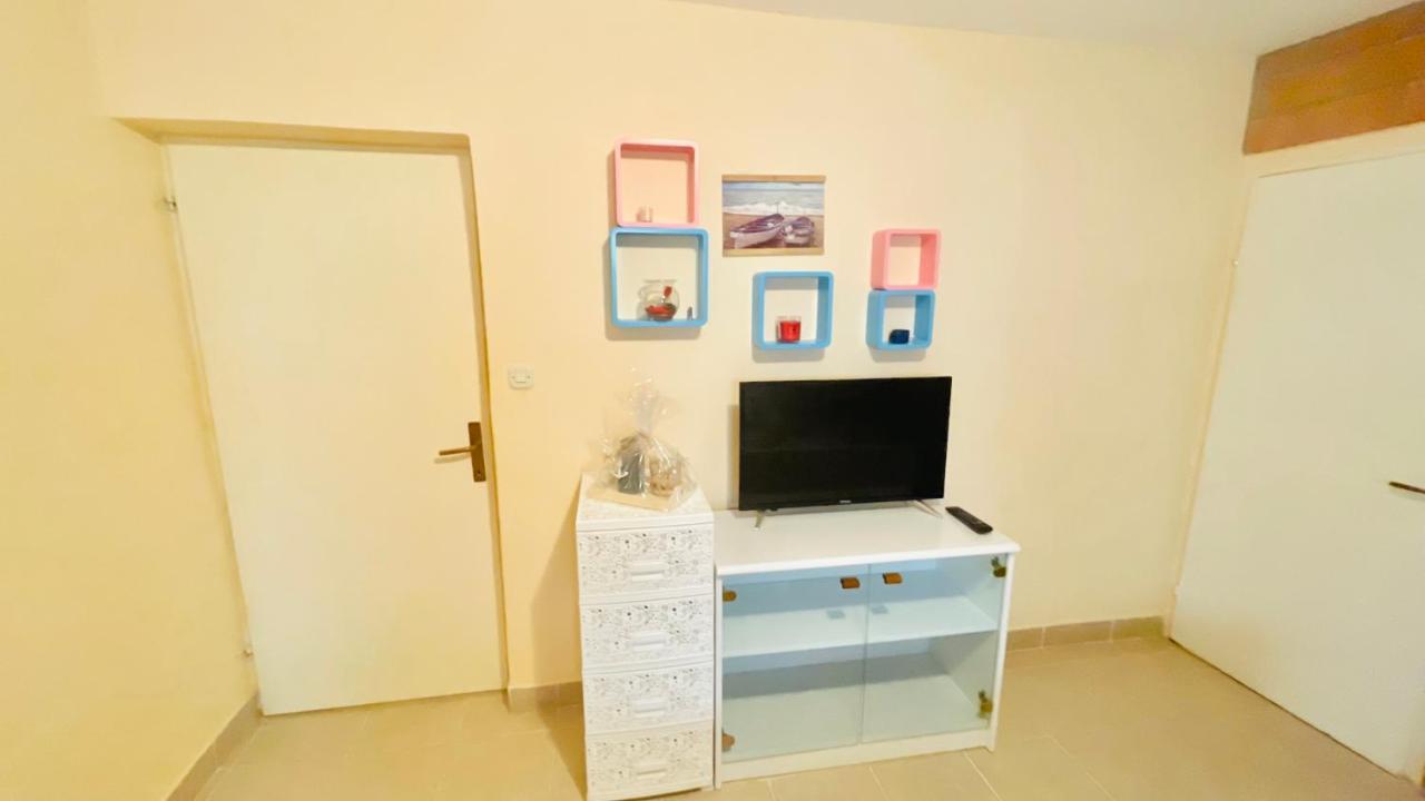 Colorful And Happy Apartment Sukosan - With Parking מראה חיצוני תמונה