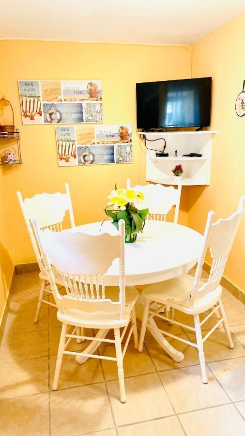 Colorful And Happy Apartment Sukosan - With Parking מראה חיצוני תמונה