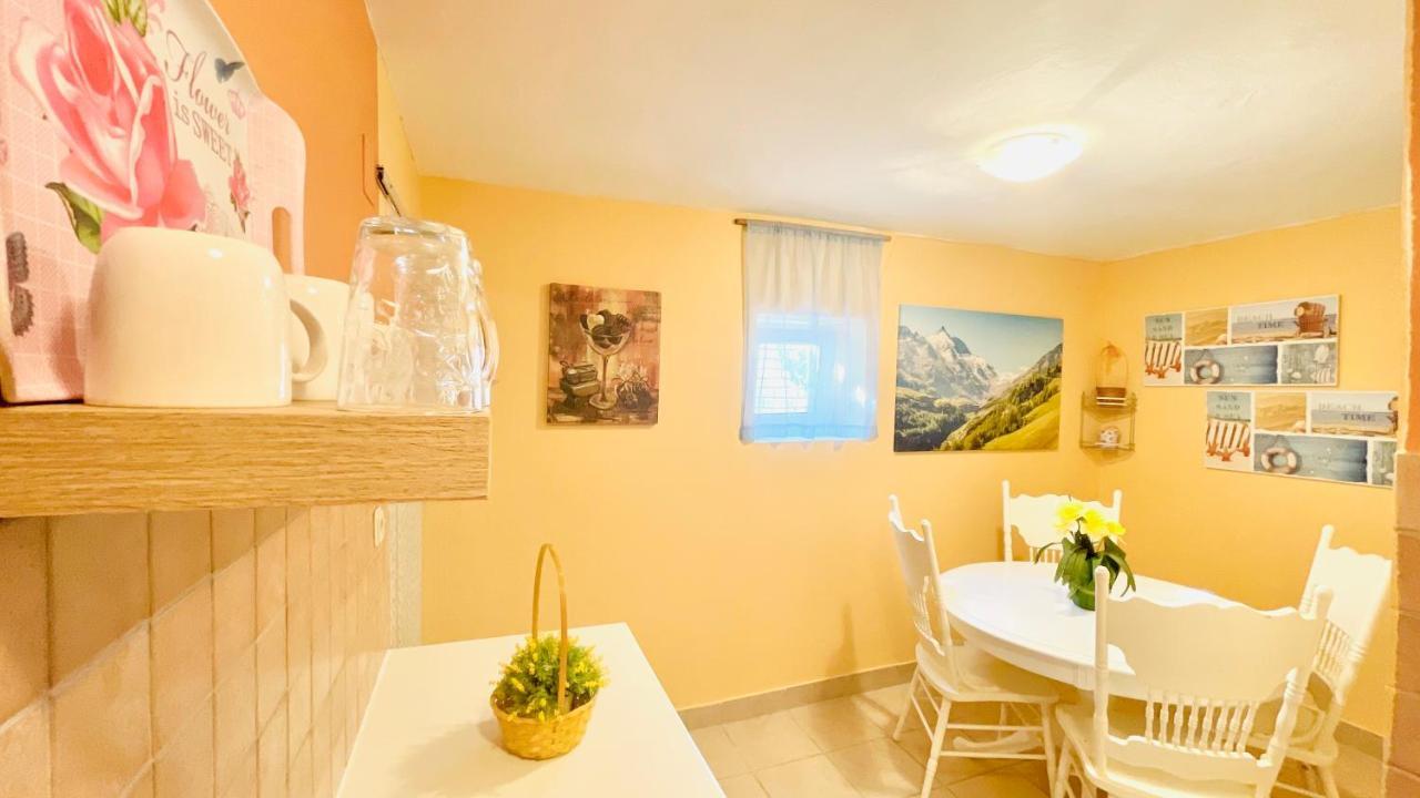 Colorful And Happy Apartment Sukosan - With Parking מראה חיצוני תמונה