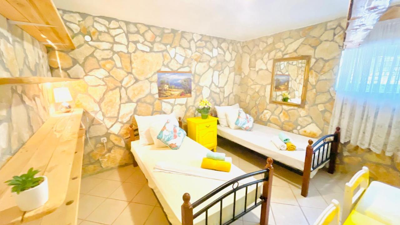 Colorful And Happy Apartment Sukosan - With Parking מראה חיצוני תמונה